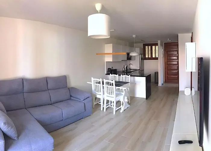 Parque Santiago I - 2 Bedroom - 1 Bathroom - Open Plan Living - Kitchen Area - Extra Large Balcony - First Floor Playa de las Americas (Tenerife)