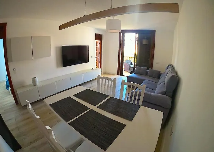 Parque Santiago I - 2 Bedroom - 1 Bathroom - Open Plan Living - Kitchen Area - Extra Large Balcony - First Floor * פלאייה דה לאס אמריקס